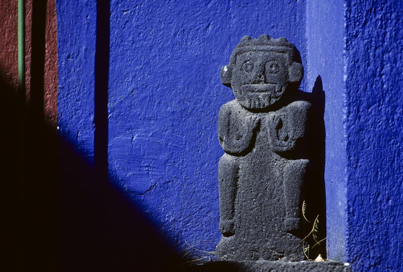 Una scultura precolombiana nella Casa Azul