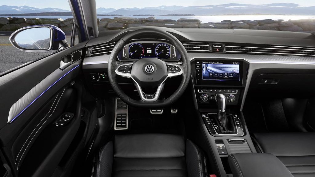 Il cruscotto della nuova Passat Variant R-Line