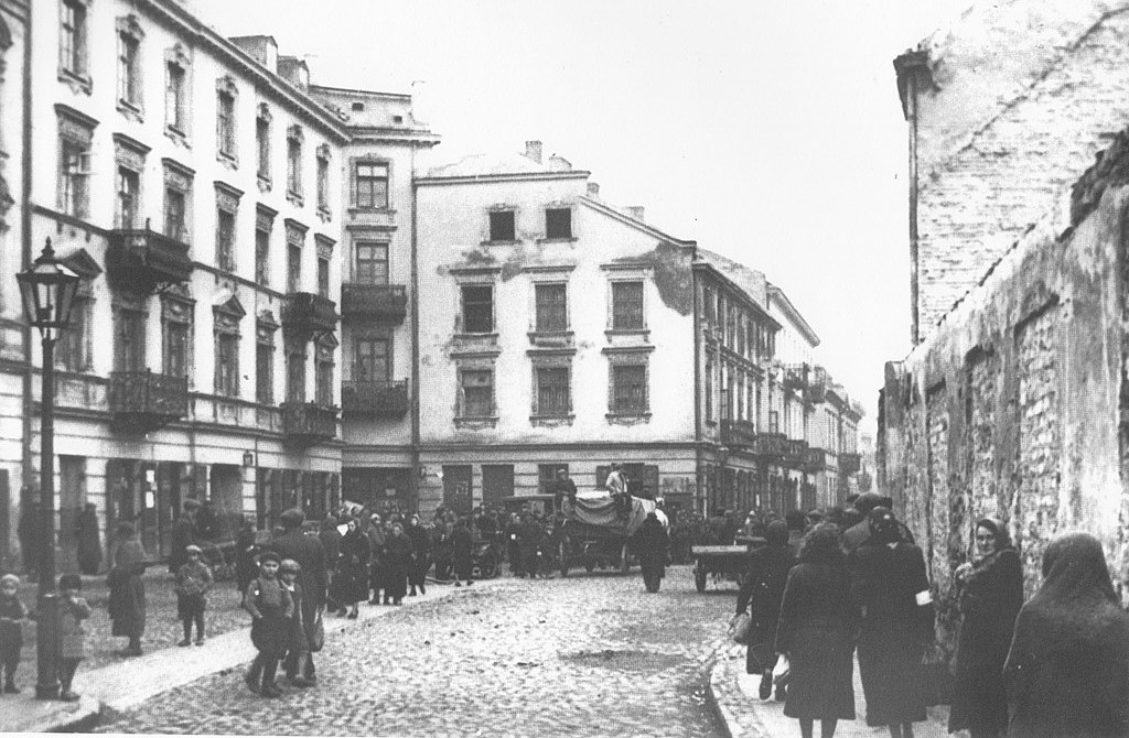 Krochmalna Street, Varsavia, all’inizio degli anni 40, vicino al luogo di residenza dei Singer (Wikipedia)