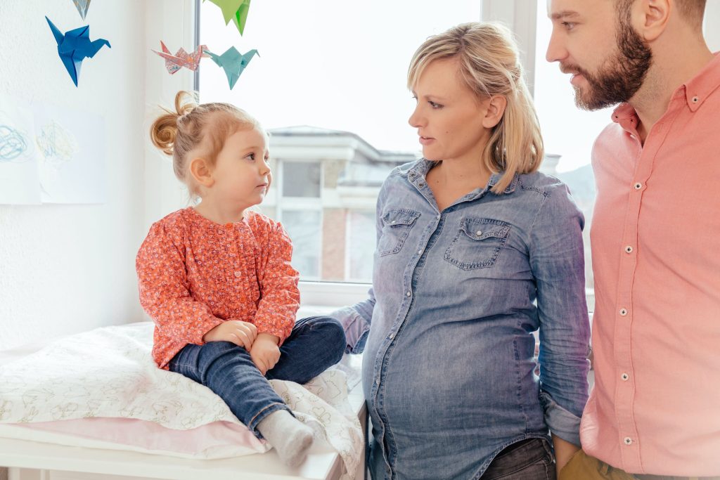 Nei primi anni di vita la relazione adulto-bambino agisce sullo sviluppo del cervello (Marka)