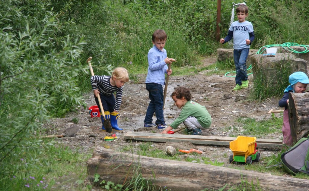 Oggi in Svizzera i bambini giocano in media solo 47 minuti al giorno all’aperto (Pro Juventute)