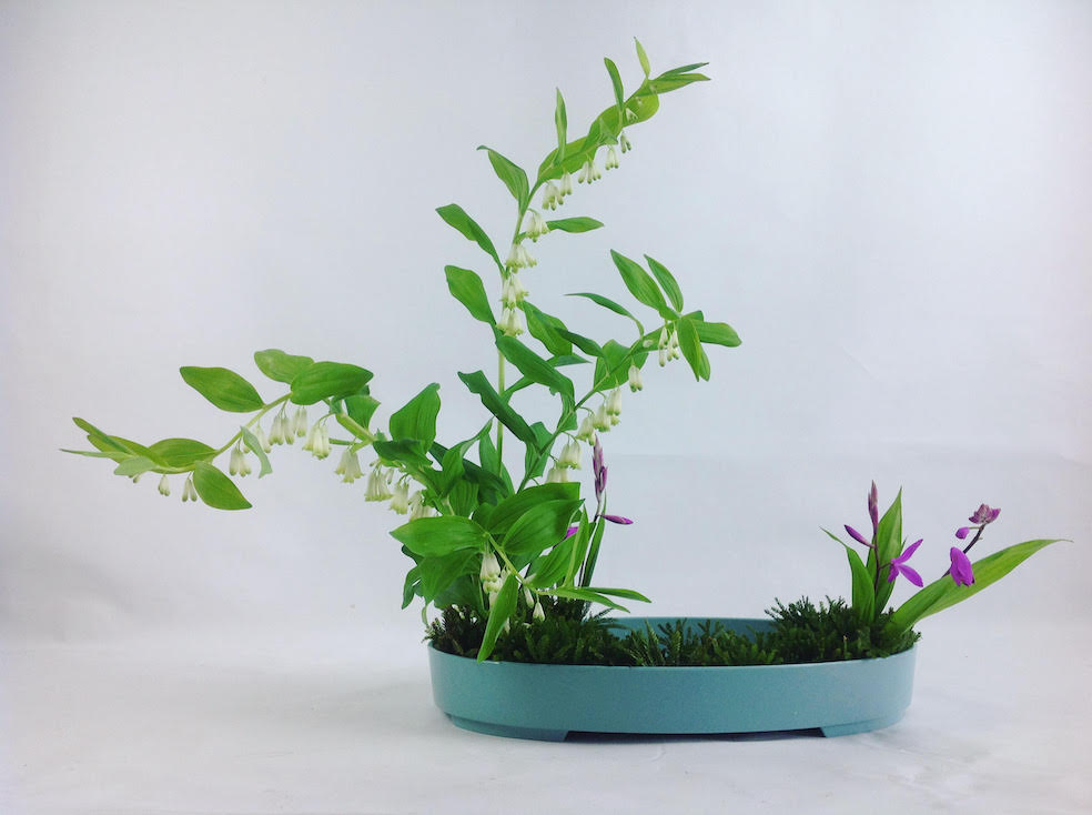 Una delle belle composizioni di fiori creata secondo i dettami dell’ikebana da Roberta Santagostino