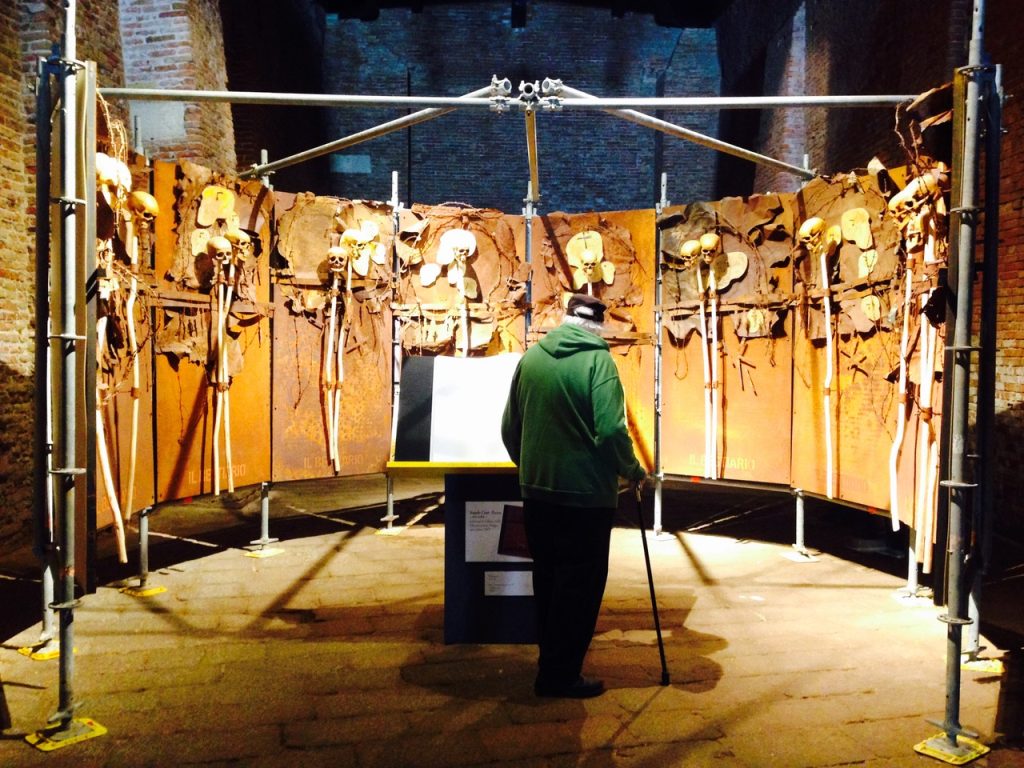 Uno scorcio della mostra di Pierre Casè a Venezia (Cattaneo)