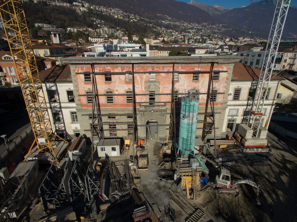 La vecchia sede delle scuole comunali durante il cantiere (Ti-Press)