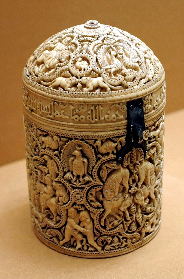 Attribuito al maestro Halaf
3° quarto del X secolo (968)
Avorio
Dipartimento delle arti dell’Islam
Museo del Louvre
Parigi
(Wikipedia)