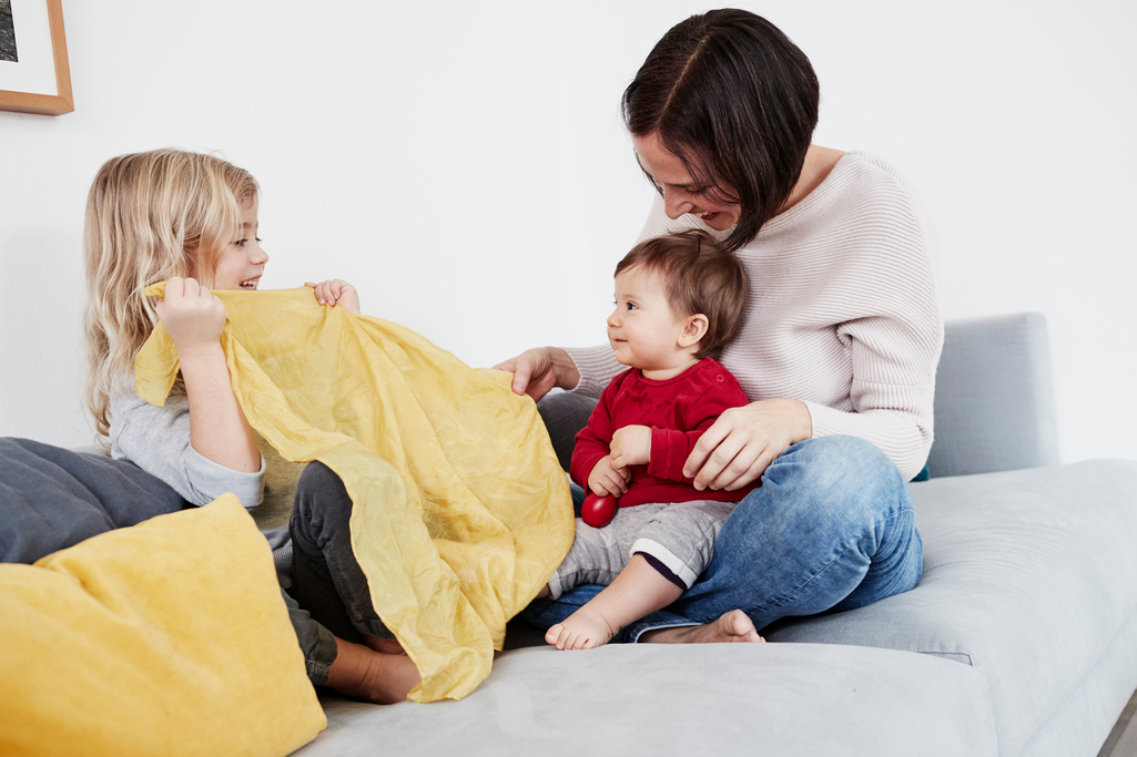L’arrivo dei figli per molte donne significa dover riorganizzare il tempo lavorativo (Keystone)