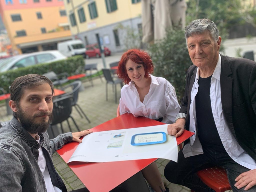 Da sin., Luca e Laura Costanzo della Ancora Records con Franco Ghielmetti, uno dei quattro componenti dei Dr. Chattanooga and the Navarones (S. Sala)