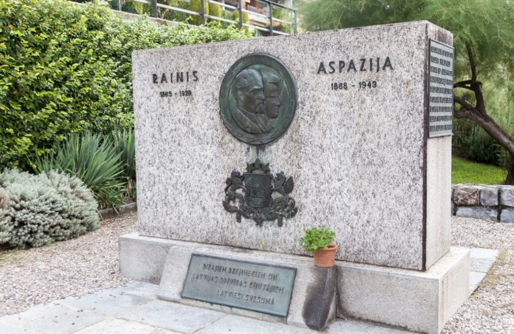 Monumento in onore dei poeti lettoni Rainis e Aspazija (Stefano Spinelli)