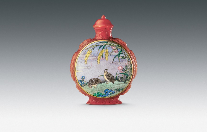 Bottiglietta da fiuto con disegni propiziatori. Smalto dipinto su metallo. Dinastia Qing. (1644–1911),  Marian Gérard © Baur Foundation, Geneva