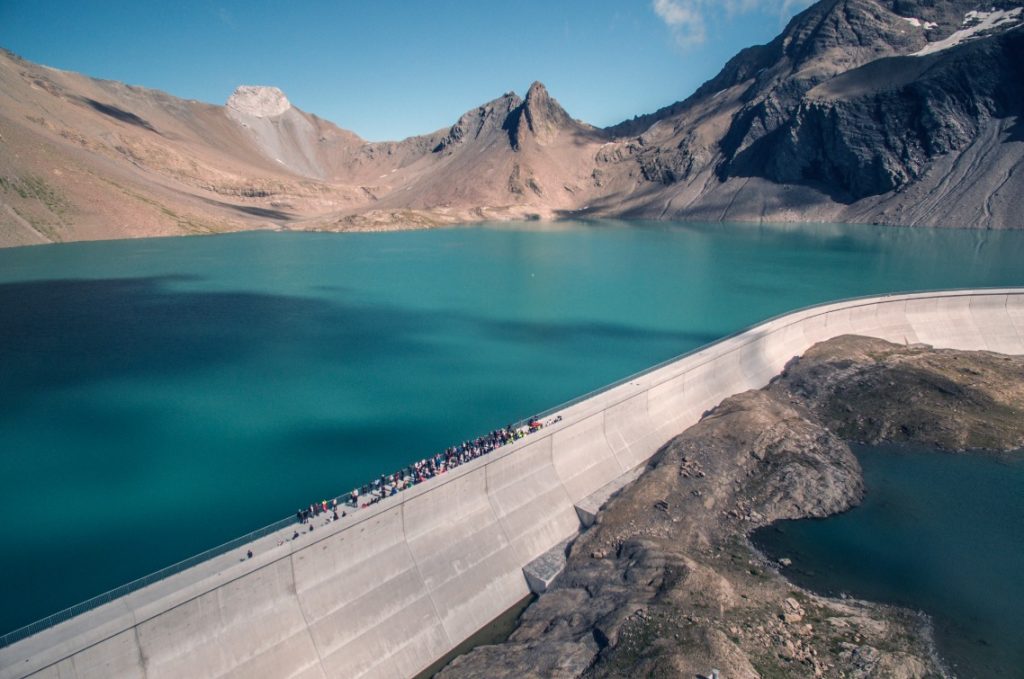 La diga del Muttsee, Glarona, la più lunga in Svizzera, il giorno della sua inaugurazione, il 9 settembre 2016 (Keystone)