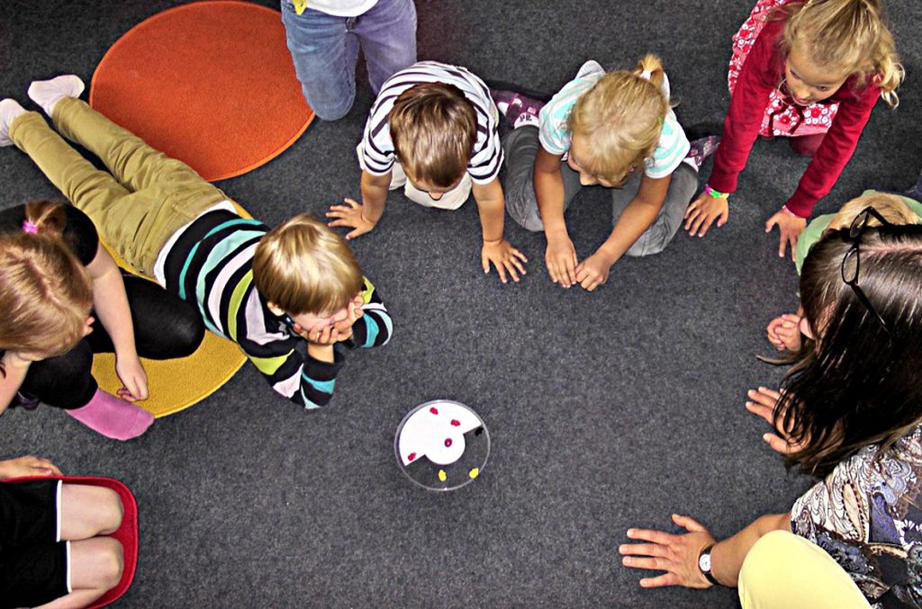 Un corso che fornisce ai genitori informazioni e strumenti pratici di interazione con i propri figli