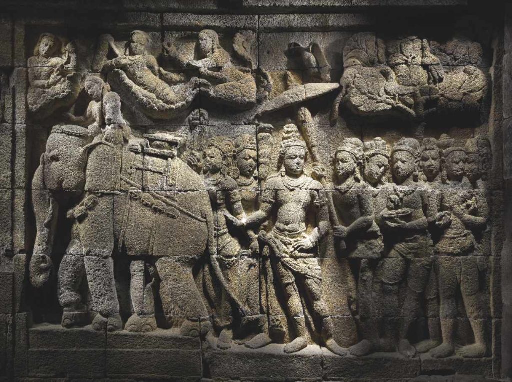 Particolare del bassorilevo che racconta la storia di Siddharta