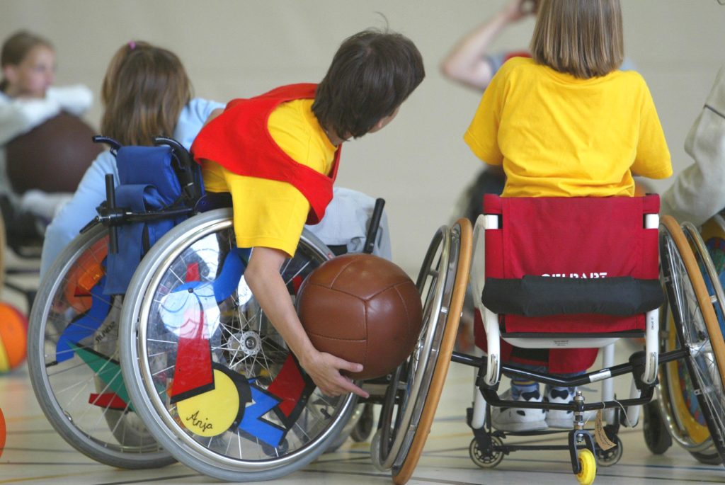 Praticare sport aiuta a consolidare l’autostima dei ragazzi disabili, il prossimo appuntamento è in febbraio sulle piste di Airolo (Keystone)