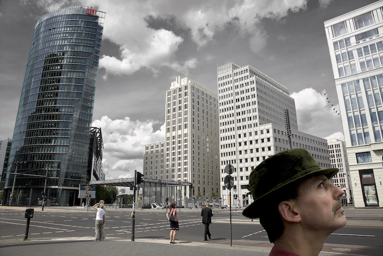 Il viaggio dell’artista in un mondo virtuale – Berlin, Potsdamerplatz (Stefano Spinelli)