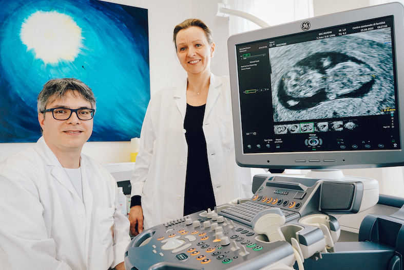 Alessandro Santi, ginecologo del Centro Cantonale di Fertilità EOC e Claudia Canonica, ginecologa primario all’ORBV (Vincenzo Cammarata)