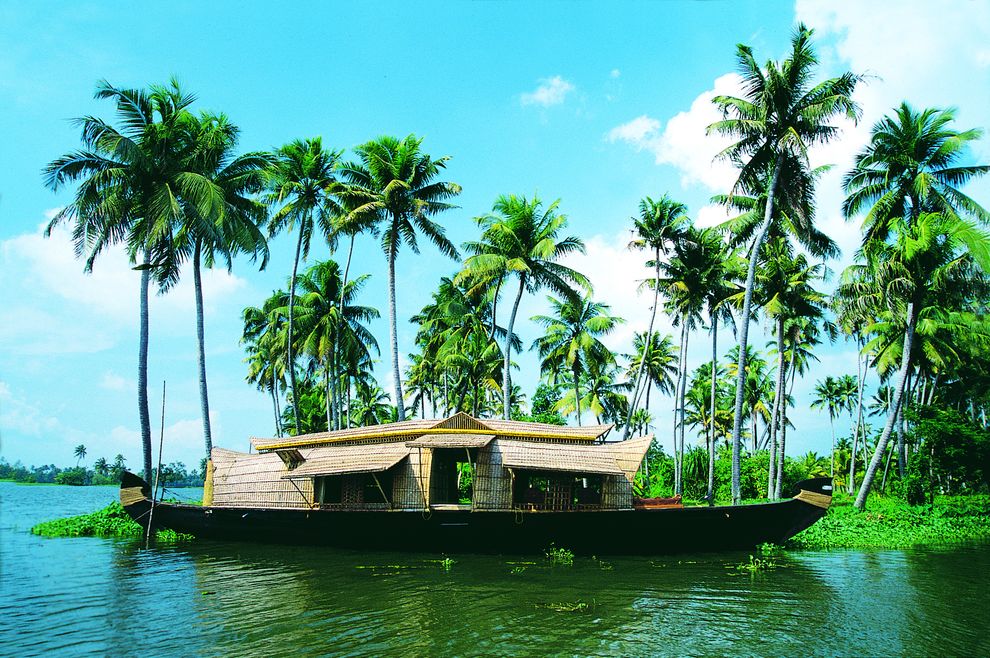 Kettuvalam con cabina per il turismo (Incredible india)