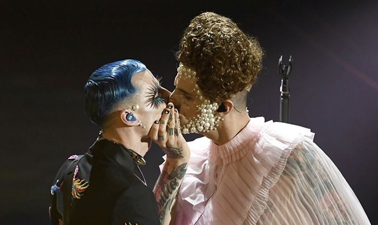 Achille Lauro è la regina Elisabetta I, sul palco con lui anche l’irrinunciabile Boss Doms (Instagram)