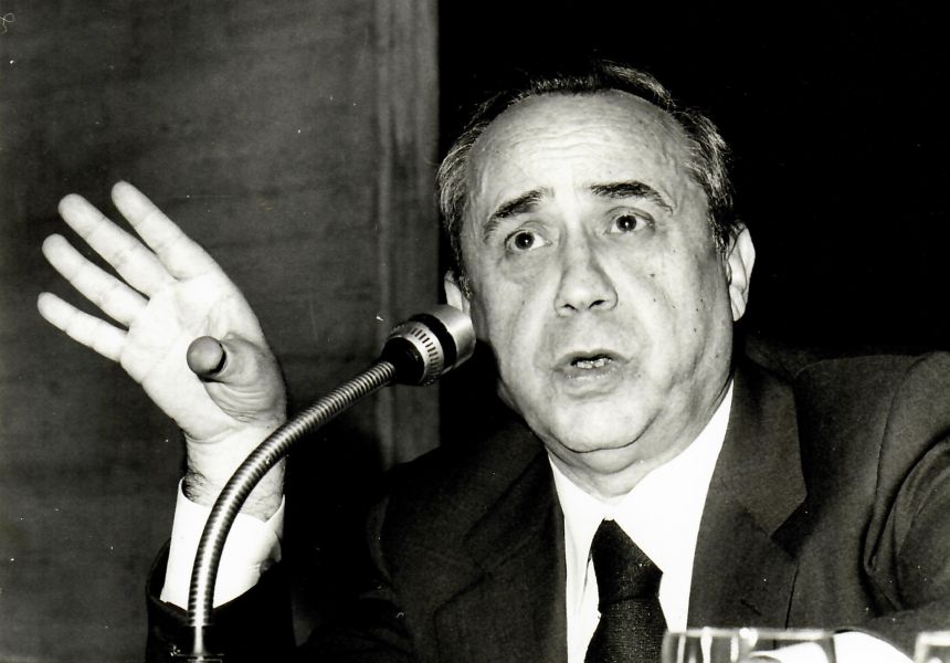 Leonardo Sciascia durante una conferenza luganese degli anni 80 (Archivio Azione)