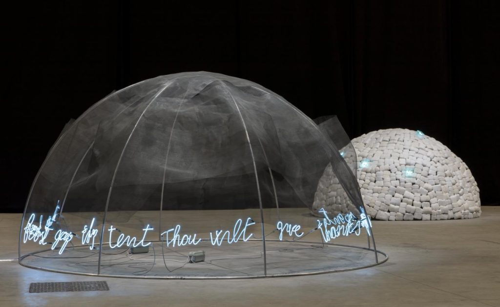 Mario Merz, «Igloos», veduta della mostra, Pirelli Hangar Bicocca, Milano, 2018 (Renato Ghiazza © Mario Merz, by SIAE 2018)