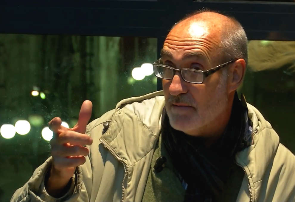 Nato a Reggio Emilia, è scrittore, giornalista, critico letterario (Vimeo)