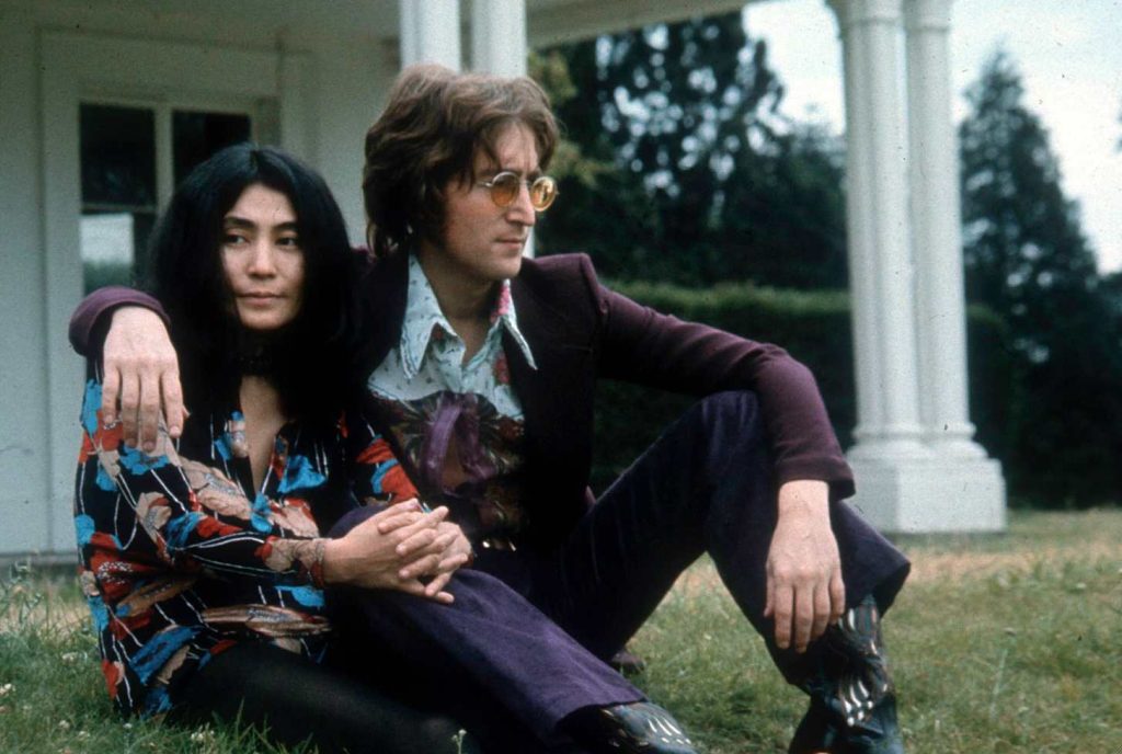 Yoko Ono e John Lennon (Shutterstock)
