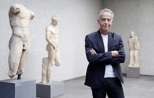 Andrea Bignasca in una delle sale del museo (Mischa Christen)