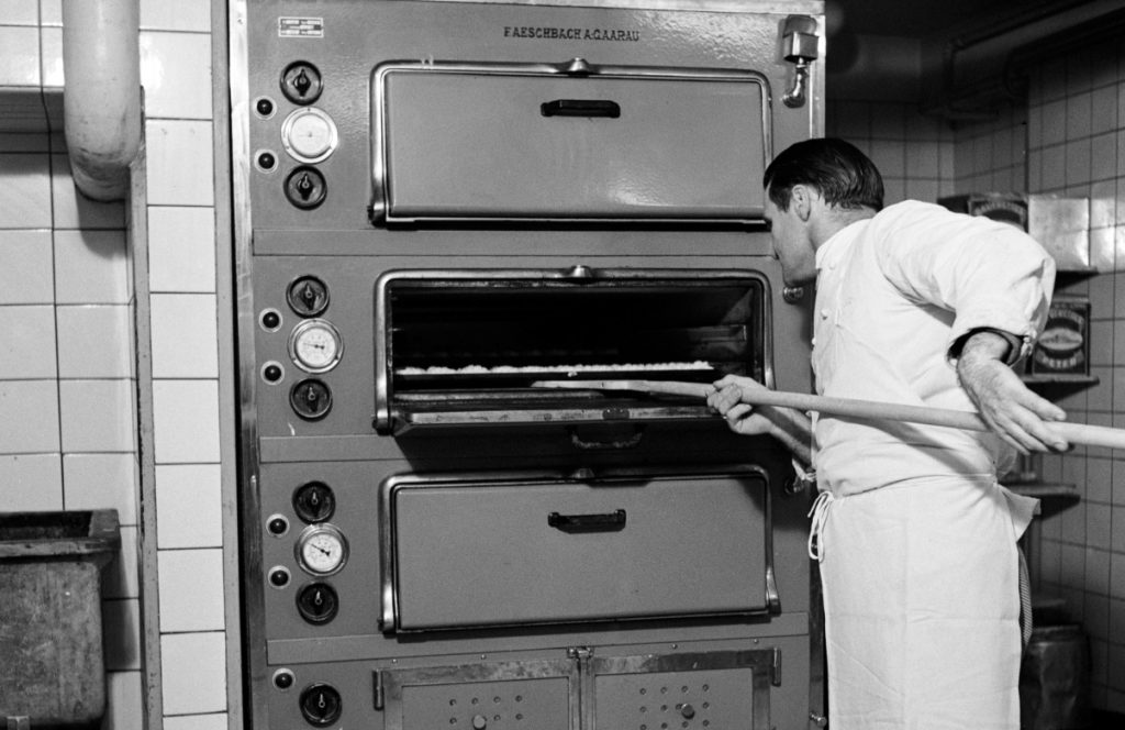 Nel 1950 si lavorava in media per 2400 ore l’anno: oggi sono 1562 (Keystone)