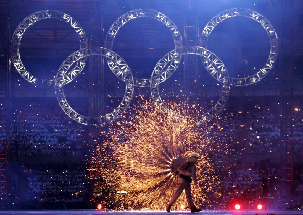 Cerimonia di chiusura di Torino 2006: i giochi olimpici rischiano spesso di essere soltanto un fuoco d’artificio, senza effetti durevoli (Keystone)