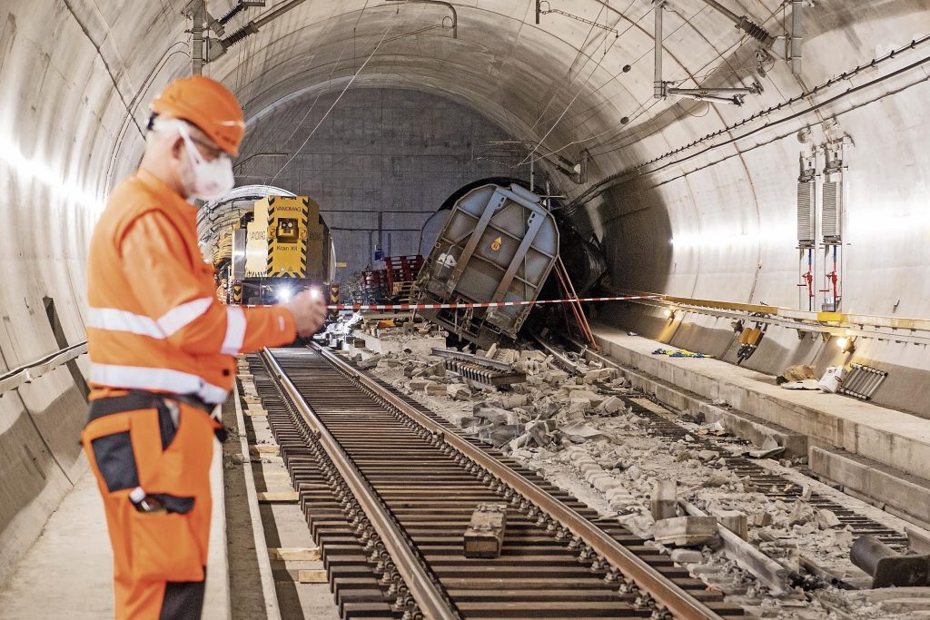 Il punto dove è deragliato il treno merci nella galleria di base del San Gottardo. Situazione al 6 settembre scorso (Keystone)