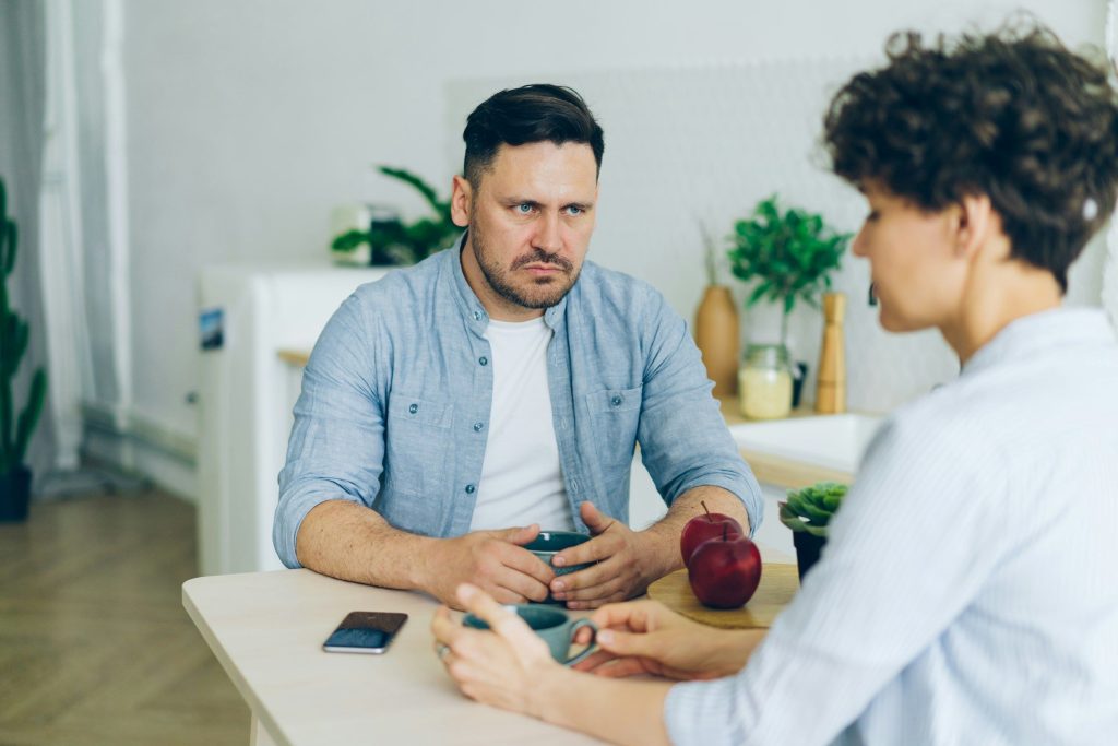 Gli aspetti economici sono tra le cause dei dissidi tra coniugi/partner e il punto su cui si concentra la conflittualità nelle procedure di separazione e divorzio (Vitaly Gariev/Unsplash)