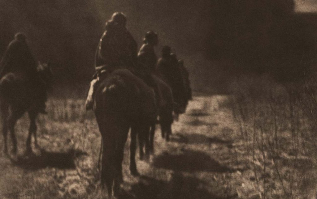 «The Vanishing Race» Edward S. Curtis, 1904