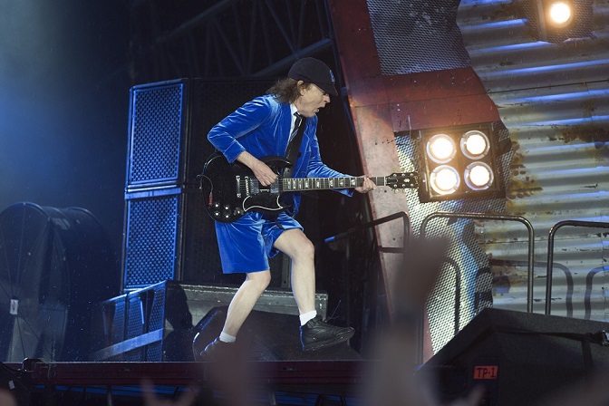 Il carismatico Angus Joung, chitarrista degli AC/DC (Keystone)
