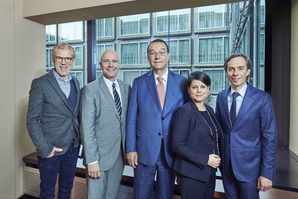 La giuria, da sinistra: Michael Theurillat, Claude Baumann, Oswald Grübel, Sita Mazumder e Albert Steck