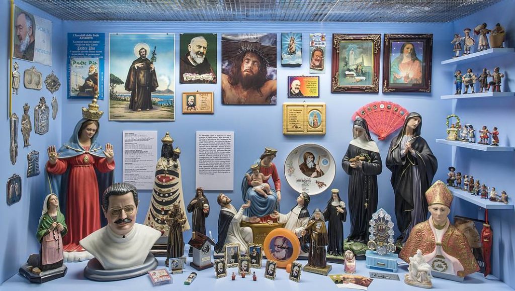 La sezione bazar della Collezione Bozzini (Alain Germond / Musée d’ethnographie de Neuchâtel)