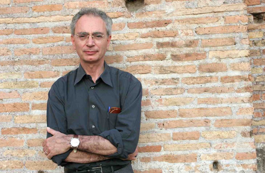 Daniele Del Giudice in un’immagine scattata a Venezia nei primi anni 2000 (Shutterstock)