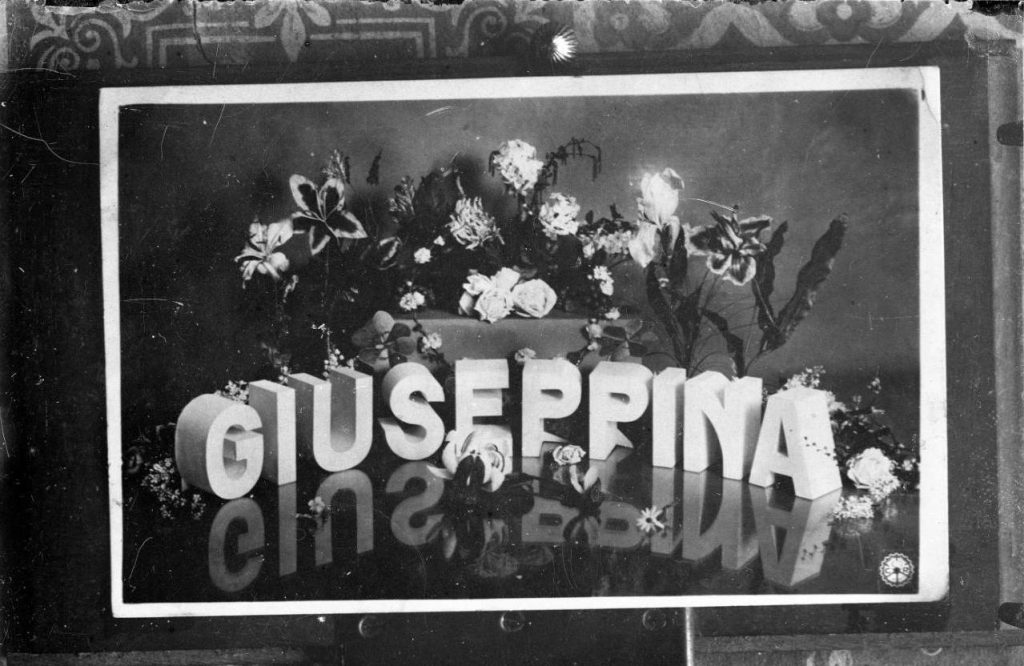 A volte un lutto rappresentava l'occasione per scattare una fotografia (Archivio Donetta)