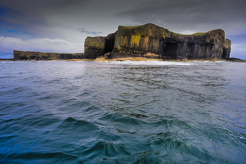 Staffa, piccola isola delle Ebridi Interne scozzesi famosa per le magnifiche formazioni di roccia vulcanica