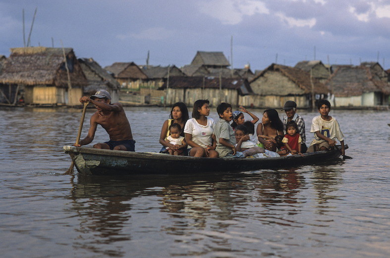 Iquitos, Puerto Belén, è un villaggio di palafitte  e capanne galleggianti su zattere