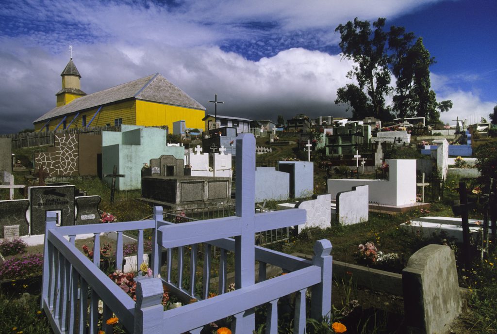 Chiloè, tipica chiesa in legno di Llau-Llao, dichiarata Monumento nazionale e Patrimonio dell’Umanità dall’Unesco.Terra del Fuoco, Isola Navarino
