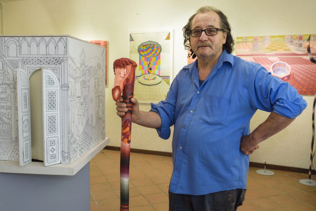 Maurizio Cancelli, pittore, artista, pastore, proprietario di un piccolo ristorante e l’attuale membro maschio della famiglia Cancelli