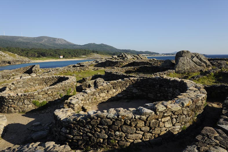 Costa di Porto do Son. Castro de Barona, a collegare l'antico insediamento fortificato celtico alla terraferma è uno stretto tratto sabbioso