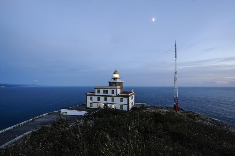 Cabo Fisterra (Capo Finisterre), il faro. Si dice che Capo Finisterre sia il punto più occidentale della penisola iberica