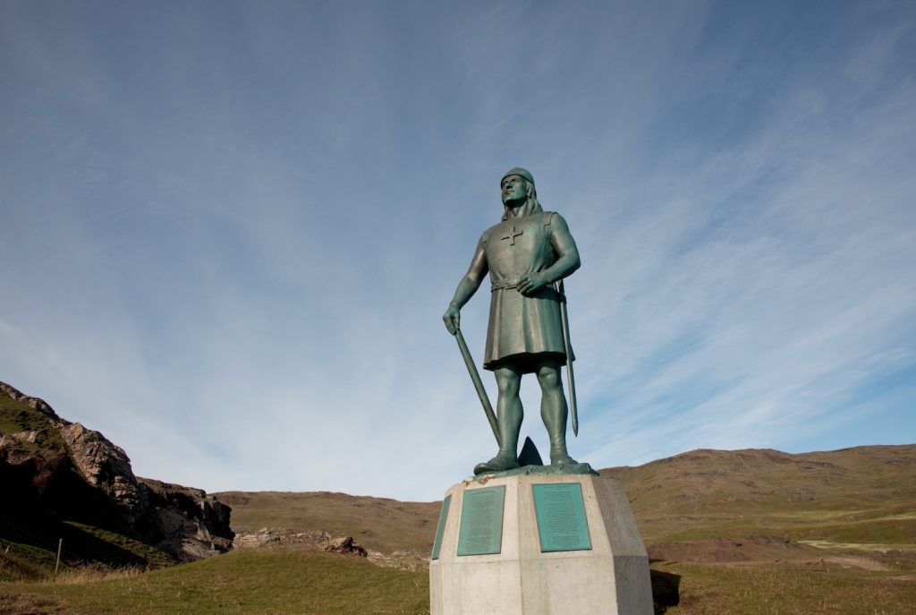 Statua dedicata a Erik il Rosso a Tunulliarfik, in Groenlandia (Marka)