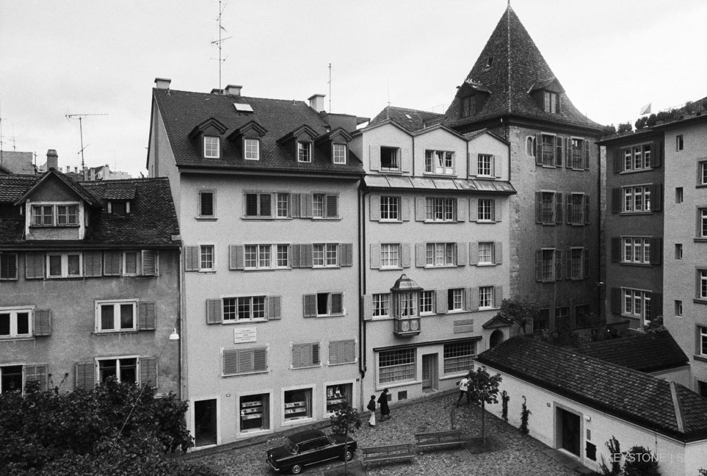 In un’immagine del 1977, la casa (la seconda da sinistra) in cui Lenin visse un anno, prima del suo rientro a Mosca nel 1917 (Keystone)