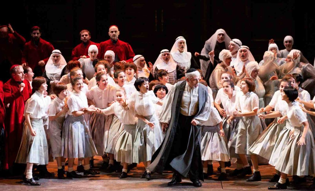 Alfonso Antoniozzi e il coro delle voci bianche (Brescia/Amisano, Teatro alla Scala)