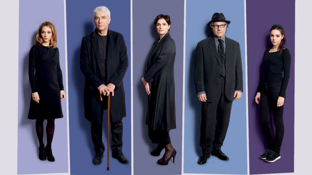 Il cast della pièce in scena al Franco Parenti di Milano (teatrofrancoparenti.it)