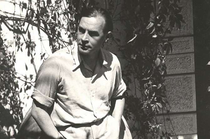 Erich Maria Remarque in una fotografia scattata a Porto Ronco, 1933-34 (Keystone)