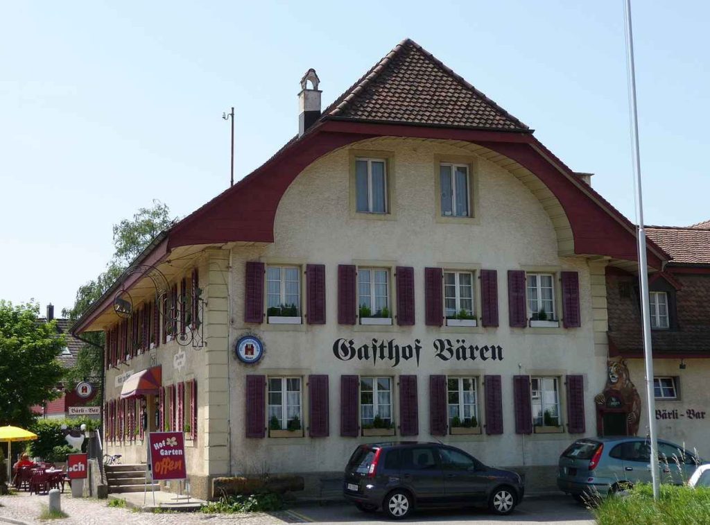 Bernhard Matter è nato nel Gasthaus Bären di Muhen nel 1821 (Wikipedia)