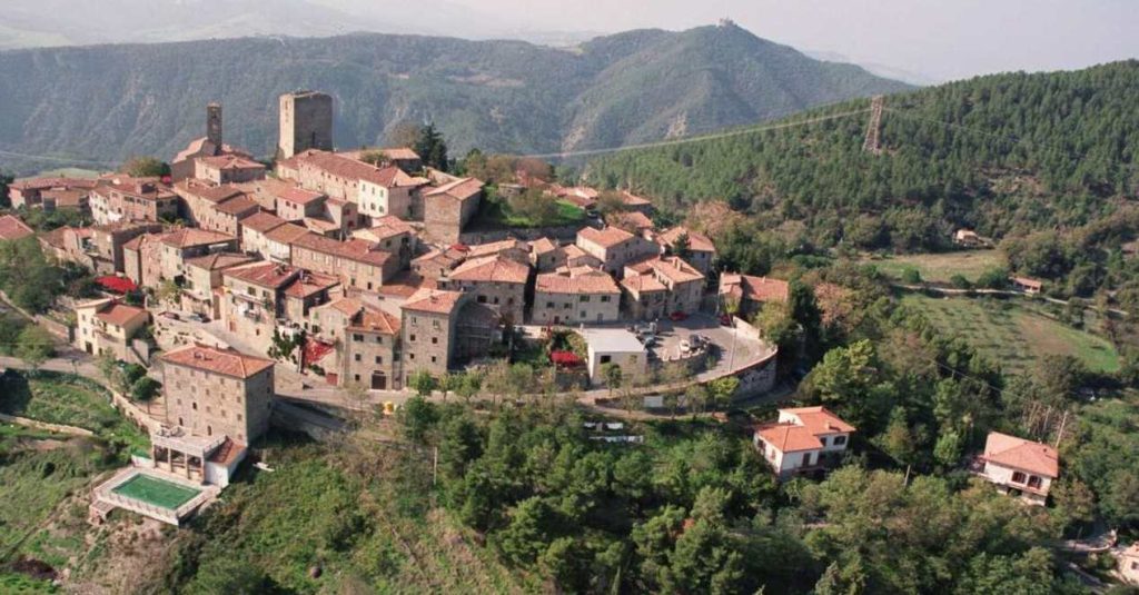 L’antico borgo di Montecastelli in Toscana. (Wikipedia)