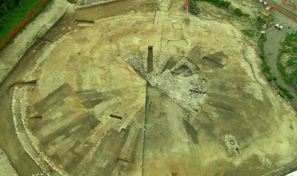 Veduta del cantiere di scavo in occasione della costruzione del Nuovo Ospedale Sant’Anna di Como (2007) (© MIBACT)